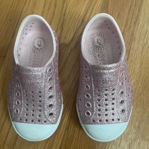 Gently used girls size 6 sparkly pink Natives